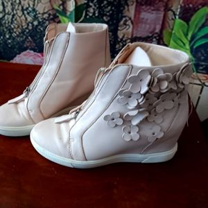 Kids/girls  DKNY sneakers